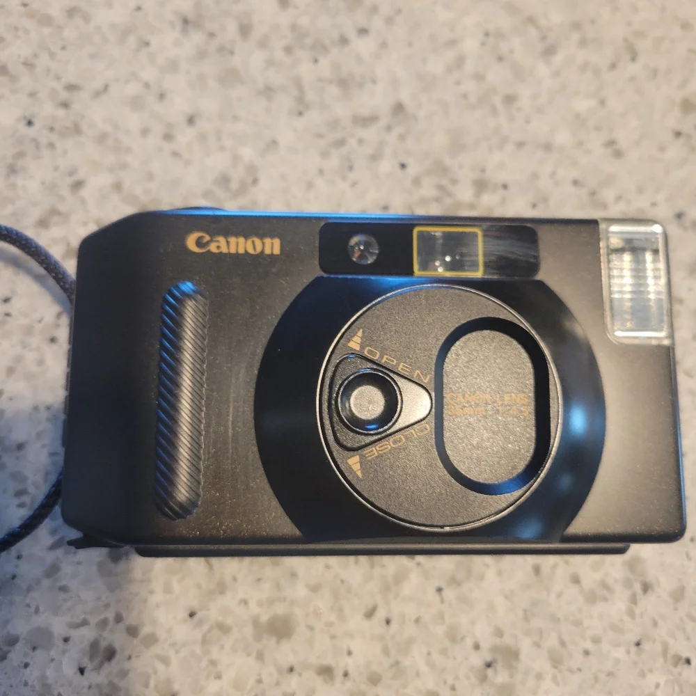 Vintage Canon Snappy-S 35 mm Film Camera, Fully Automatic Point and Shoot.